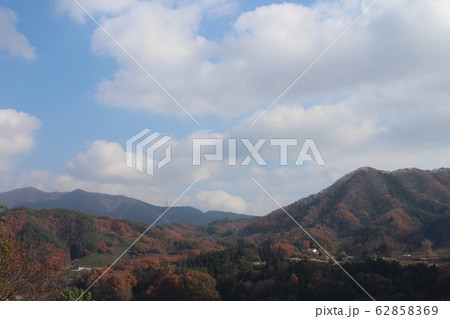 紅葉と大空 62858369