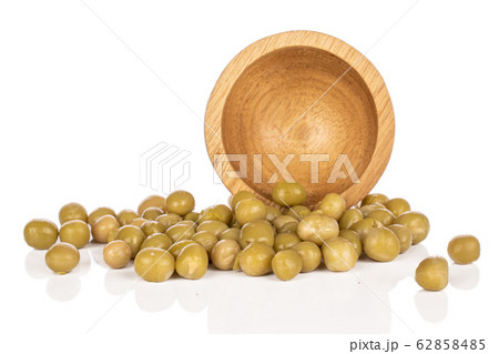 Canned pea isolated on white 62858485