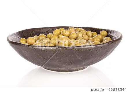 Canned pea isolated on white 62858544