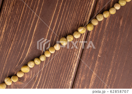 Canned pea on brown wood Canned pea on brown wood 62858707