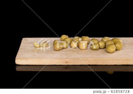 Canned pea isolated on black glass 62858728
