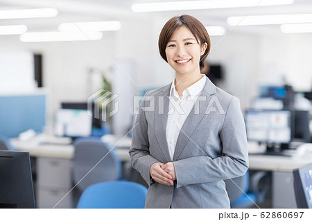 女性　ビジネスシーン 62860697