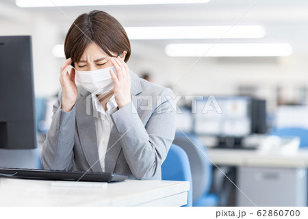 女性　ビジネスシーン 62860700