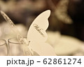 蝶の形をしたウェルカムメッセージカード 62861274