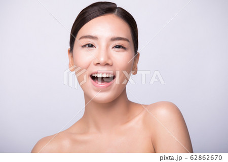 女性　美人　ビューティー　メイクアップ　スキンケア 62862670