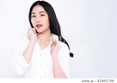 カッコいい　大人　女性　人物　シャツ　モデル 62862798