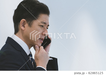 business スマホ通話 50代ビジネスマン 困る business スマホ通話 50代ビジネスマン 困る 62865125