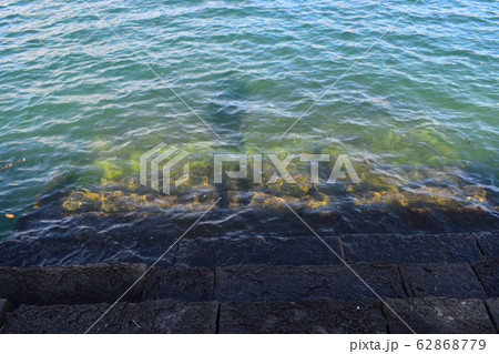 石段と海と影 62868779