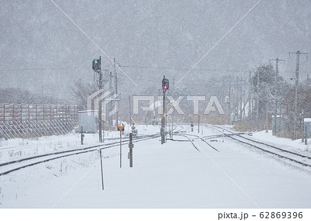冬の北海道長万部町JR静狩駅の風景を撮影 62869396