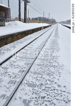 冬の北海道長万部町JR静狩駅の風景を撮影 62869399