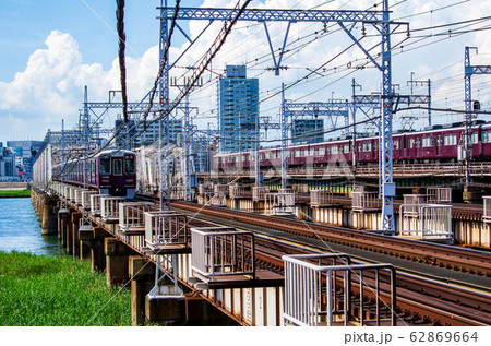 淀川を渡る阪急電車1000系 淀川を渡る阪急電車1000系 62869664