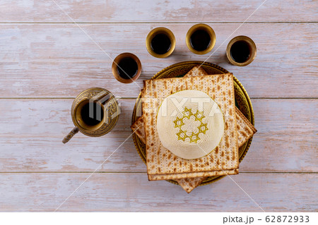 Matzoh jewish passover bread in the traditional Matzoh jewish passover bread in the traditional 62872933
