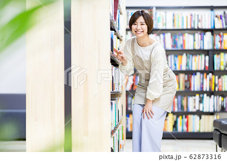 図書館司書 女性 図書館司書 女性 62873316