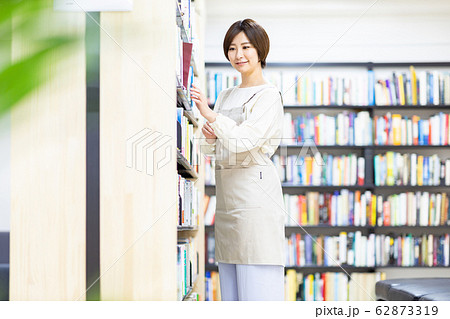 図書館司書 女性 図書館司書 女性 62873319