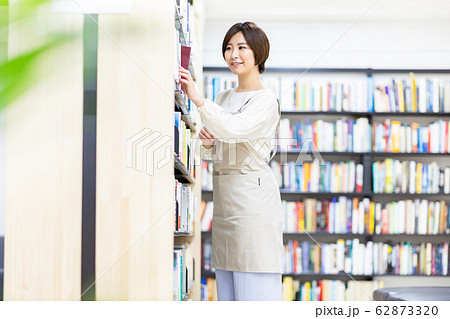 図書館司書 女性 図書館司書 女性 62873320