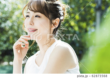 女性 朝 ビューティー ライフスタイル 女性 朝 ビューティー ライフスタイル 62873568