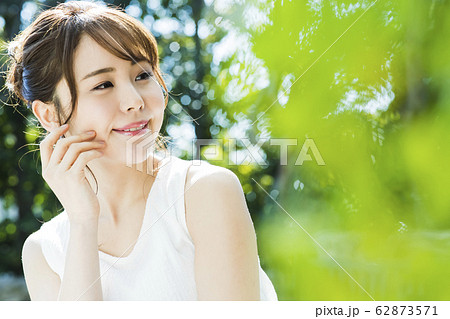 女性 朝 ビューティー ライフスタイル 女性 朝 ビューティー ライフスタイル 62873571