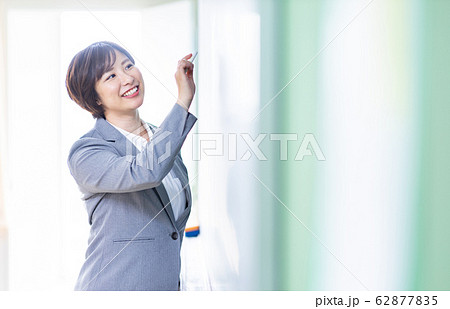 先生　教師　女性 62877835