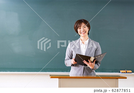 先生 教師 女性 先生 教師 女性 62877851