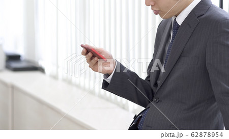 男性 ビジネス スマートフォン 男性 ビジネス スマートフォン 62878954