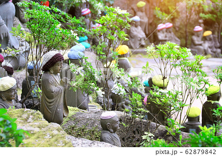 Stone Ksitigarbha statues in Daishouin temple, 62879842