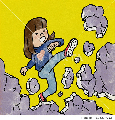 壁を蹴破って前へ進む女の子 62881538