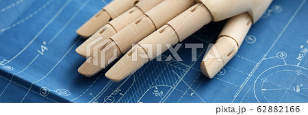 Faceless person with amputee arm 62882166