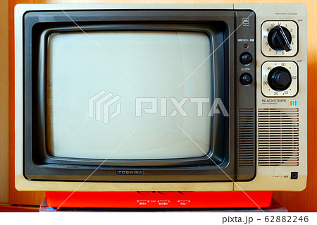 昭和時代のダイアル式ブラウン管テレビの写真素材 6246