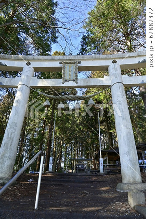 宝登山神社奥宮と鳥居 62882872