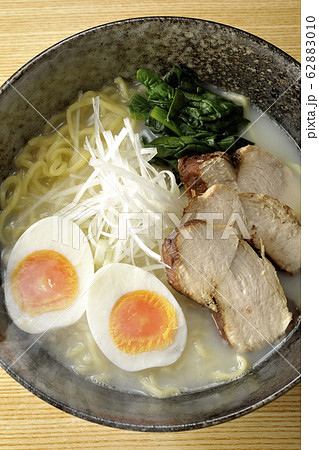 鶏白湯拉麺 62883010