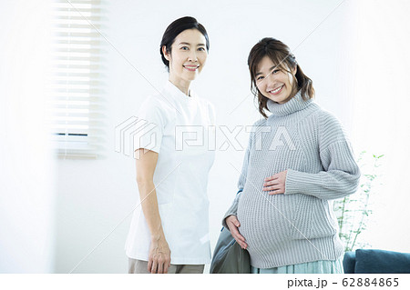 妊婦と看護師 62884865