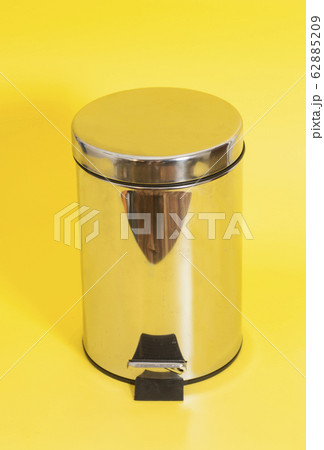 Garbage bin Garbage bin 62885209