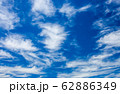 青空と白い雲 62886349
