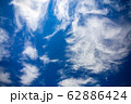 青空と白い雲 62886424