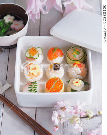 和食 かわいい手毬寿司の写真素材