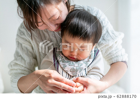 貯金 子供 親子 500円玉 貯金 子供 親子 500円玉 62888170