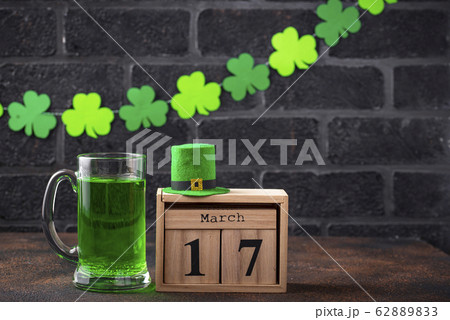 St. Patricks day green beer 62889833