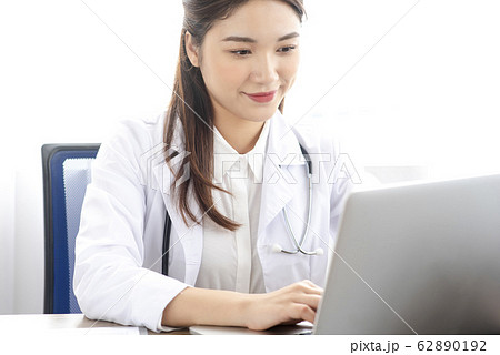 woman doctor woman doctor 62890192