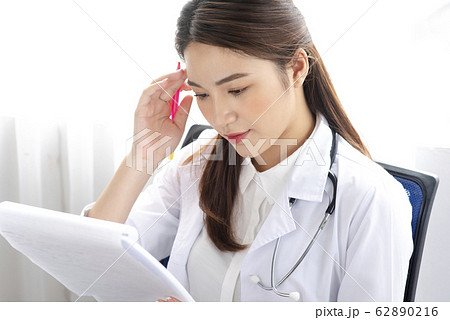 woman doctor woman doctor 62890216