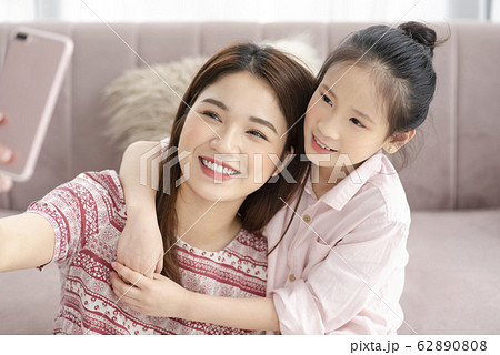 Mom and daughter at home Mom and daughter at home 62890808