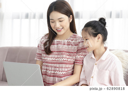 Mom and daughter at home Mom and daughter at home 62890818