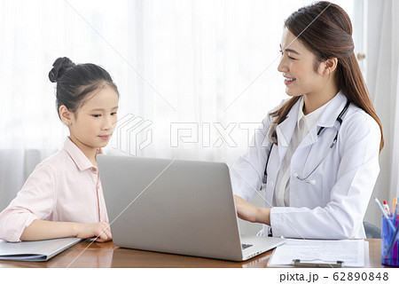 doctor and child 62890848