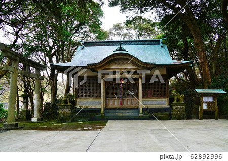 伊豆大島　波浮港　波浮西岸　波布比咩命神社 62892996