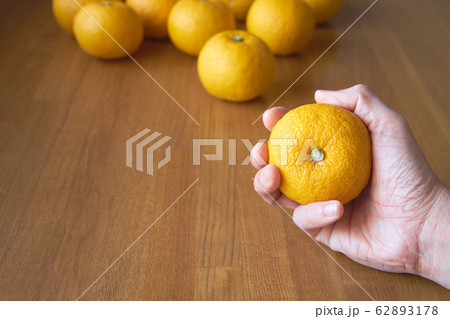 ジャバラ（和歌山県原産の柑橘）強烈な酸味と苦味がある。 62893178