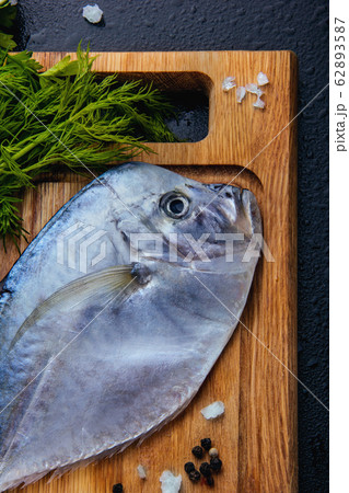 Fresh fish (Vomer or Selene setapinnis )  62893587