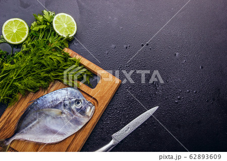 Fresh fish (Vomer or Selene setapinnis ) Fresh fish (Vomer or Selene setapinnis ) 62893609