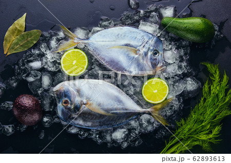 Two Fresh fish (Vomer or Selene setapinnis ) dill, 62893613