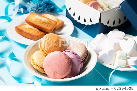 マカロン　洋菓子　フィナンシエ　マシュマロ　スイーツ　水色 62894009