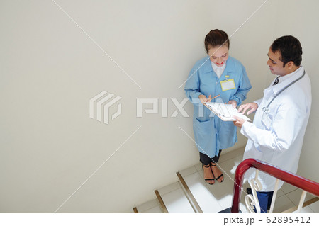 Doctors discussing prescription Doctors discussing prescription 62895412