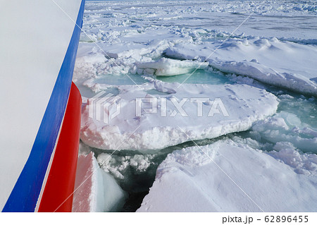 流氷　オホーツク海　観光砕氷船 62896455